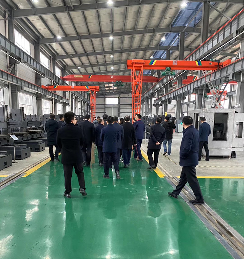 湖南省委書記杜家毫一行來華亞數(shù)控懷化生產(chǎn)基地視察 湖南省委書記杜家毫一行來華亞數(shù)控懷化生產(chǎn)基地視察